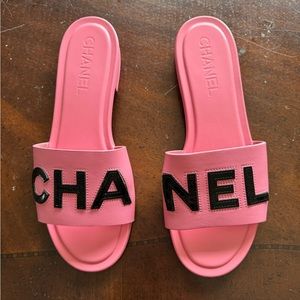 Chanel slides